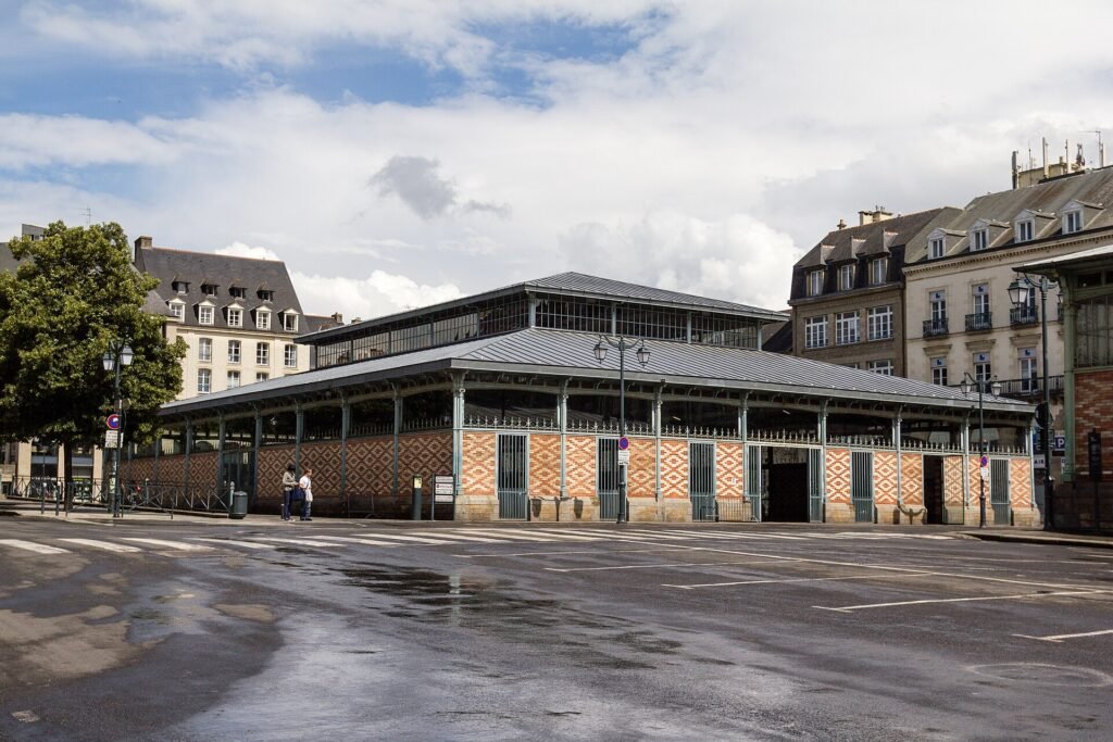 Pavillon nord des halles Martenot sur la place des Lices à Rennes