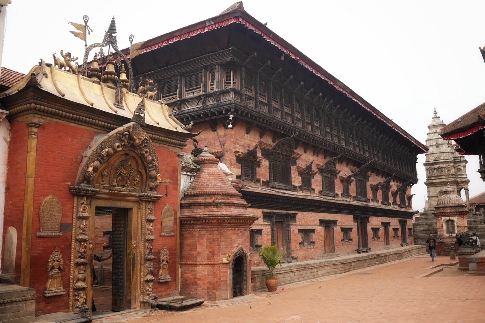 Porte d'Or et palais aux 55 fenêtres sur le Durbar Square de Bhaktapur