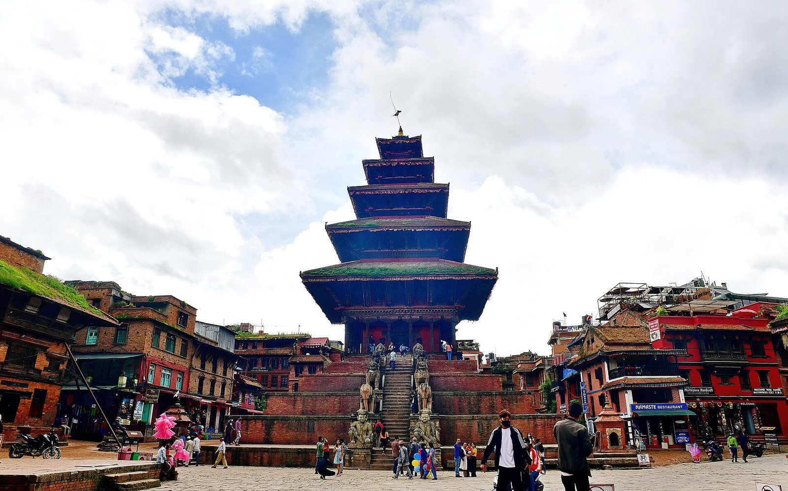 Temple Nyatapola à cinq toits sur la place Taumadhi, à Bhaktapur